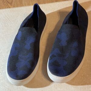 Ladies Rothy.s Slip on Sneakers. Blue Leopard Print. Size 10.5
